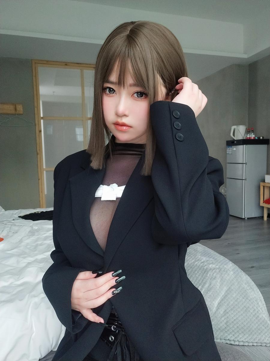 002.jpg